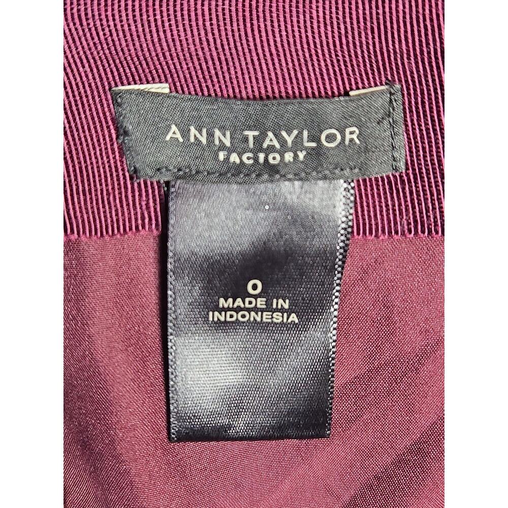 Ann Taylor Factory Straight Pencil Skirt Wine Lace Overlay Size 0 Zip Back - Picture 3 of 9